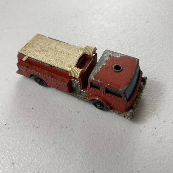 MATCHBOX Series New Model n° 29 Fire Pumper Truck + boîte d'origine